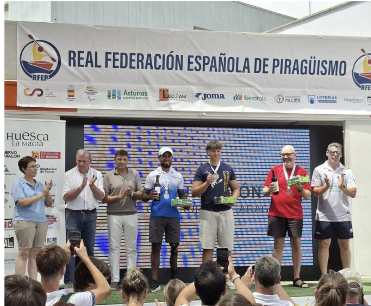 Podium de Jesús Ángel recogiendo su trofeo por su 3º puesto